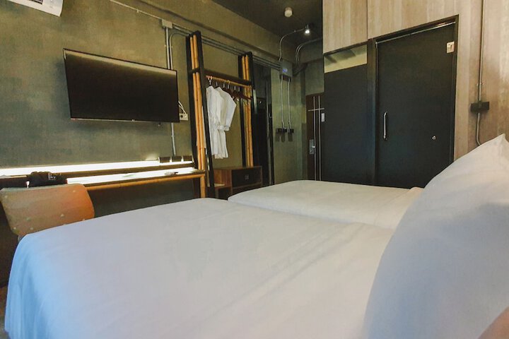Room 12 of 98