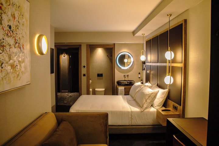 Room 16 of 43