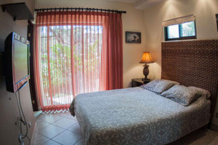 Room 7 of 32