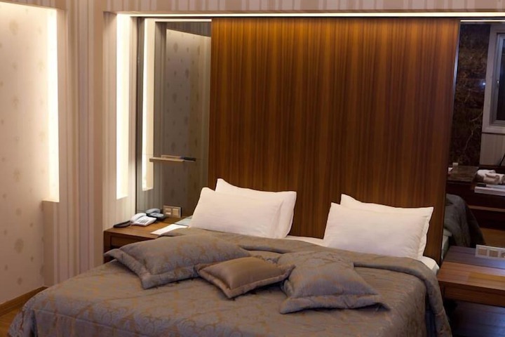 Room 10 of 35
