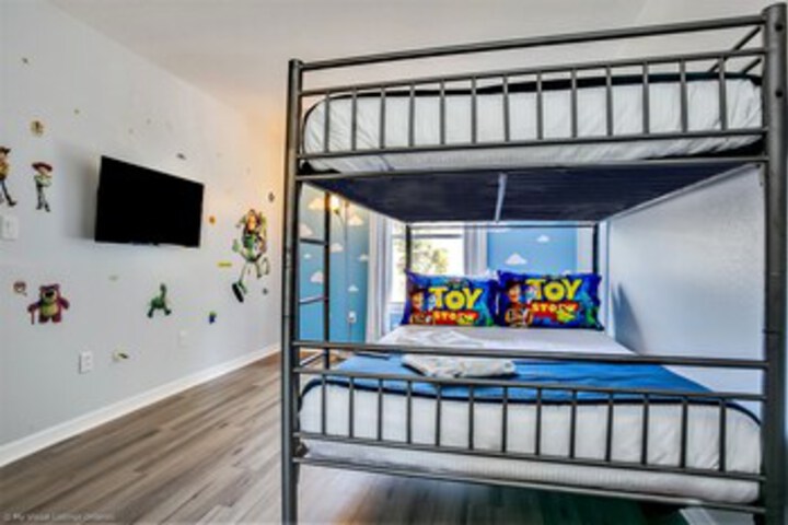 Room 37 of 165