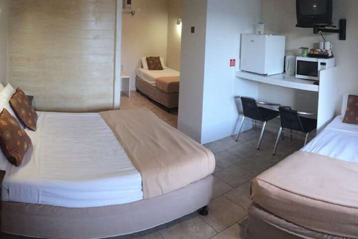 Room 4 of 32