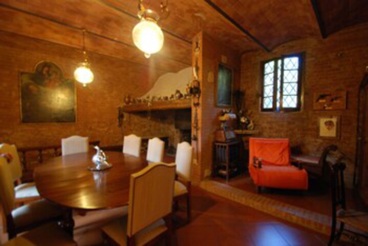 Room 9 of 21