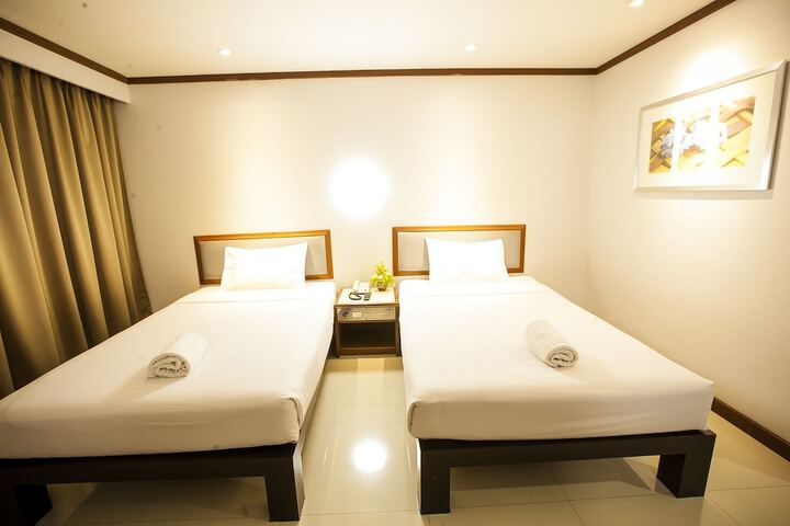 Room 21 of 143