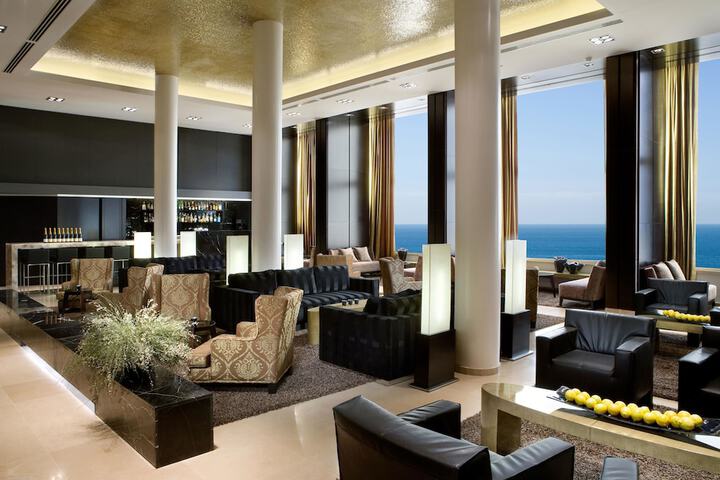 Entrance & Lobby