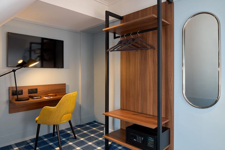 Room 16 of 36
