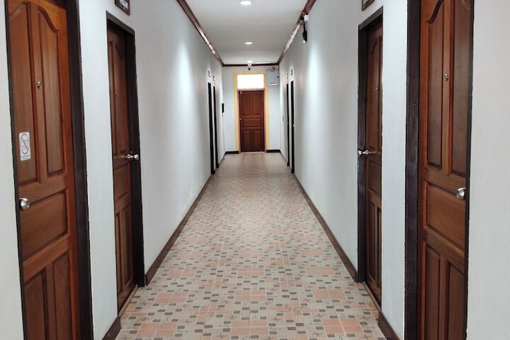 Room 9 of 39