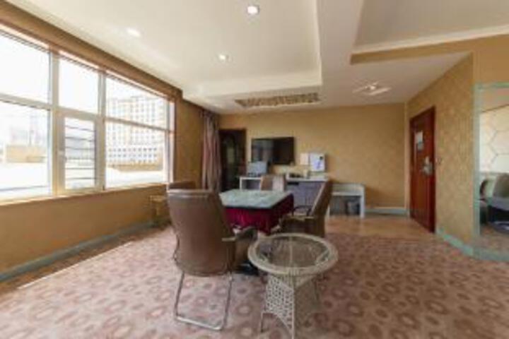 Haidong Pingan Hongxing Business Hotel (Xining Caojiabao Airport Branch)