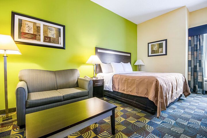 1 King Bed (3 of 14)