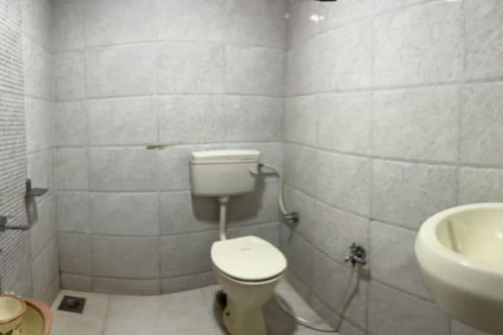 Room 43 of 59