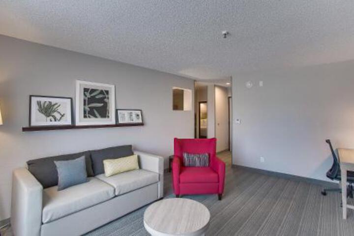 Suite 6 of 10