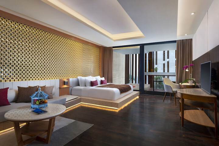Room 8 of 50