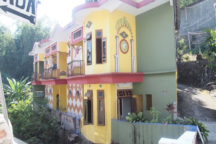 OYO Life 90646 Villa Karsinem Pasuruan