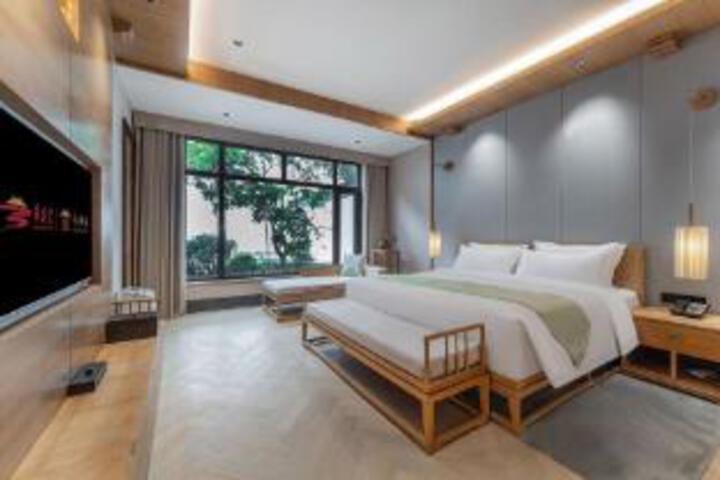Room 12 of 12