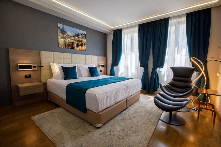 Room 15 of 108