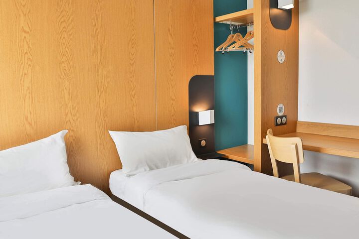 Room 15 of 31