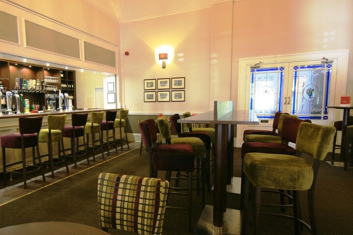 Lounge 39 of 58
