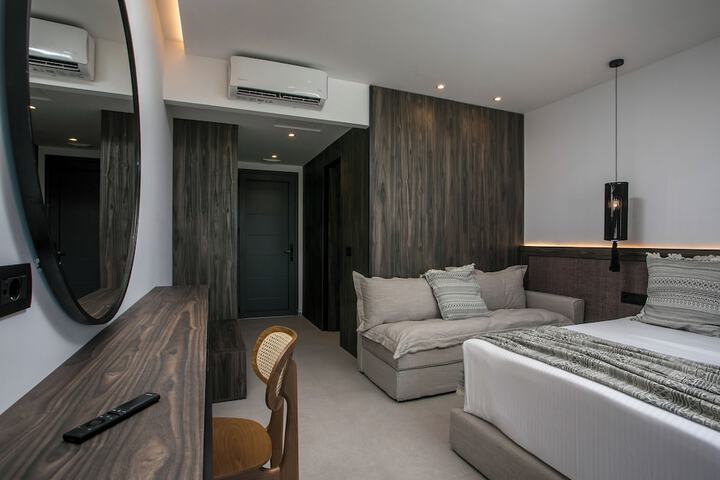 Room 13 of 32