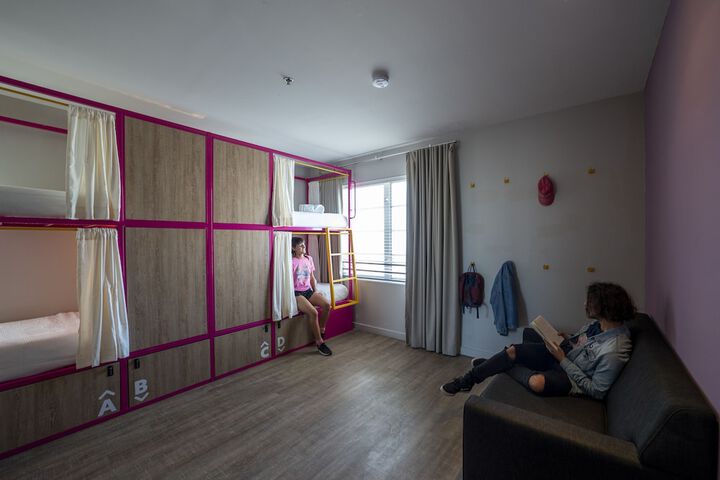 Room 32 of 118