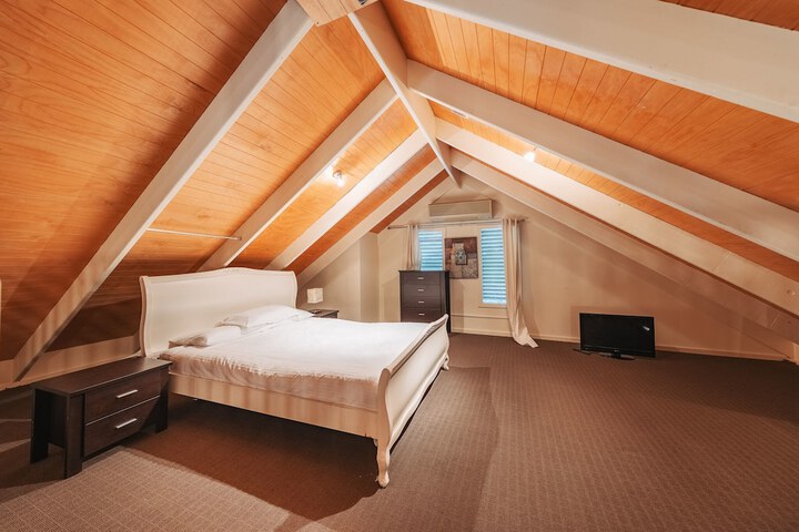 Room 422 of 540