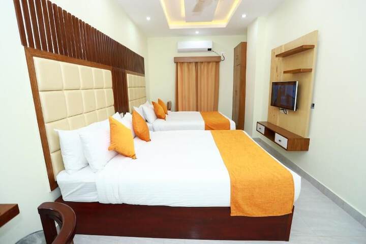 Room 9 of 32