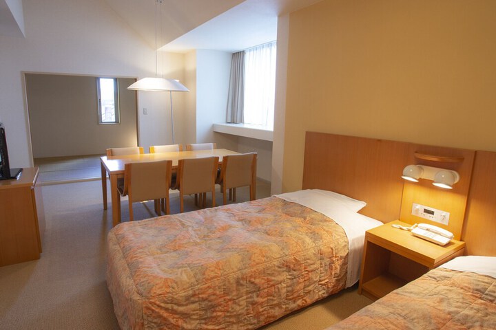 Room 7 of 108