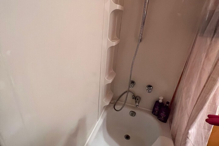 Room 193 of 236
