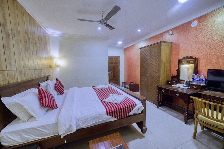 Room 8 of 10