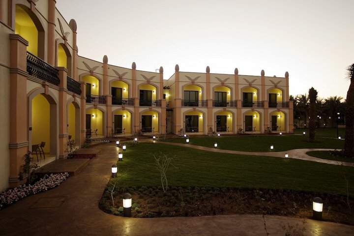 Hotel Exterior 166 of 180