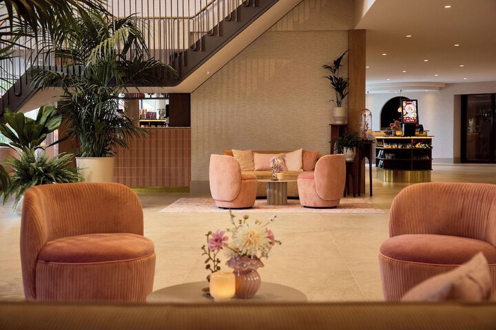 Entrance & Lobby