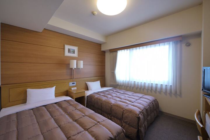 Room 6 of 24