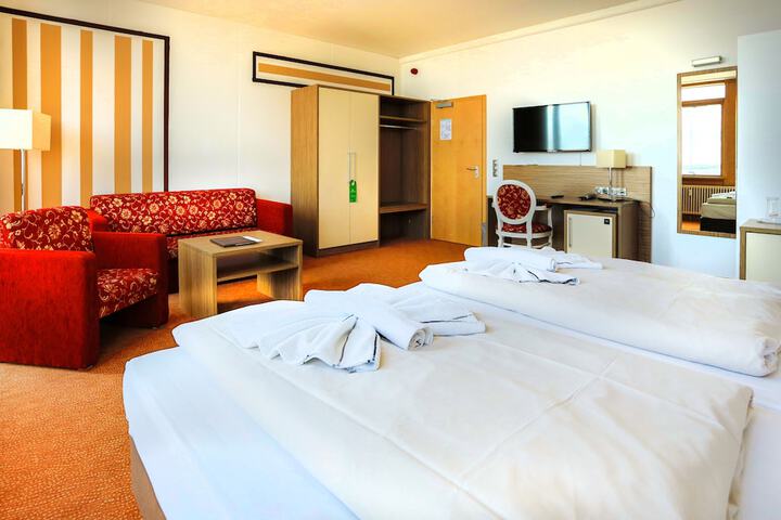 Room 14 of 37