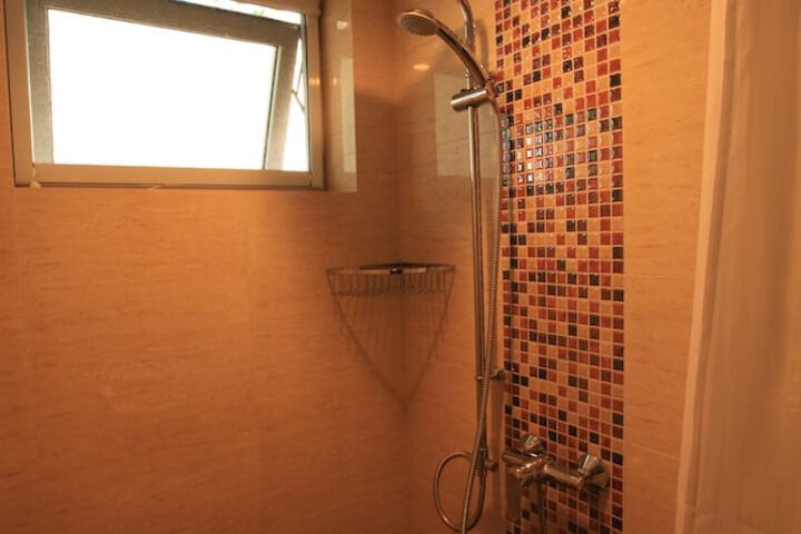 Room 4 of 38