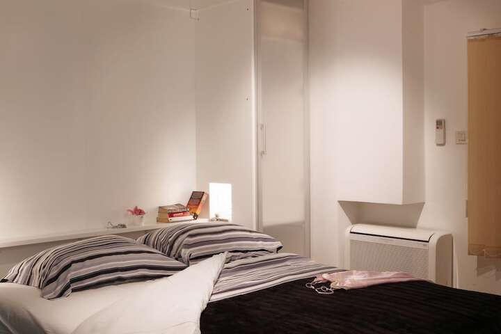 Room 6 of 49