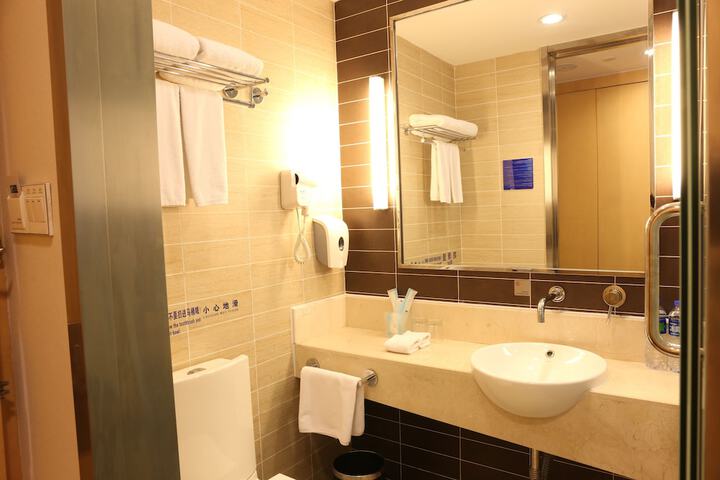 Room 3 of 39