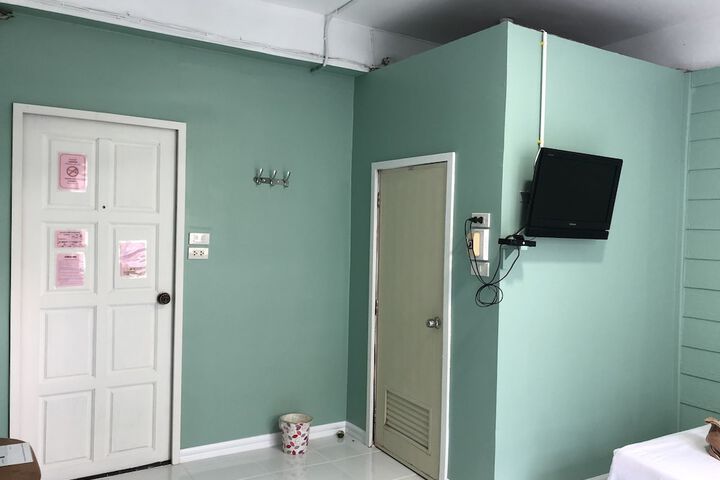 Room 12 of 34