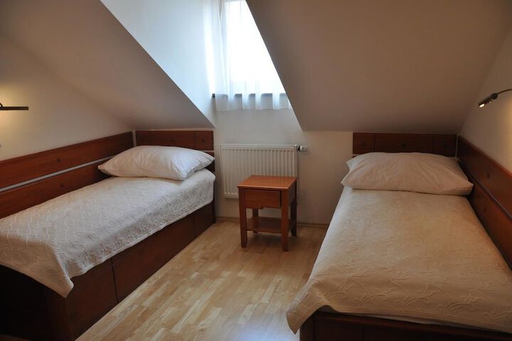 Room 6 of 53