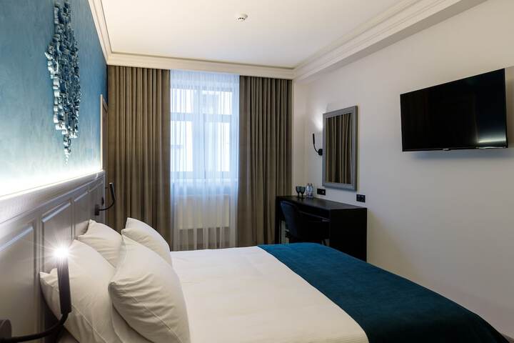 Room 9 of 70