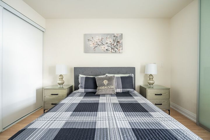 Room 28 of 279