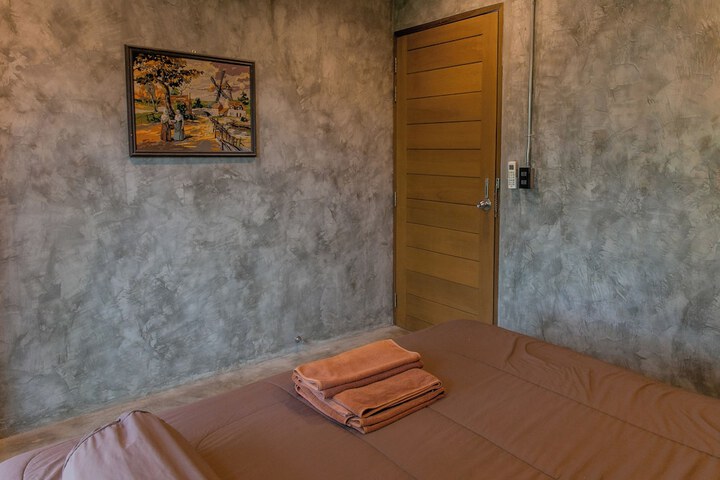 Room 40 of 187