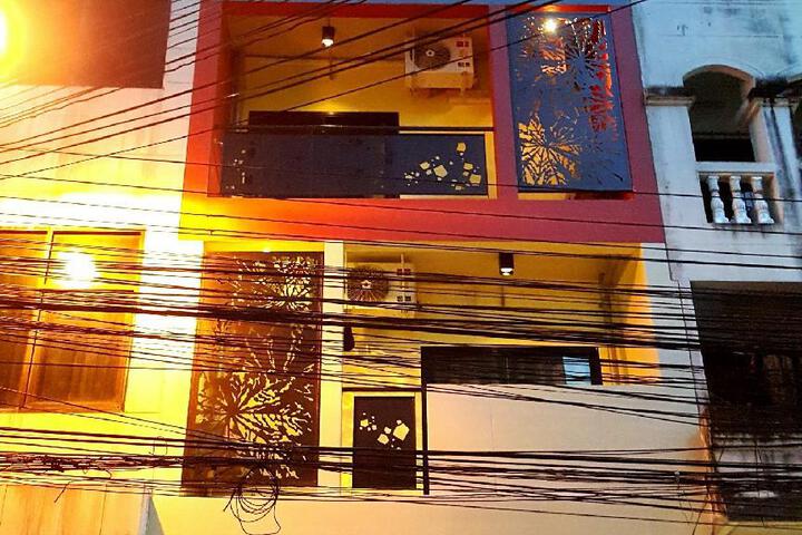 Room 2 U Hostel & Guesthouse