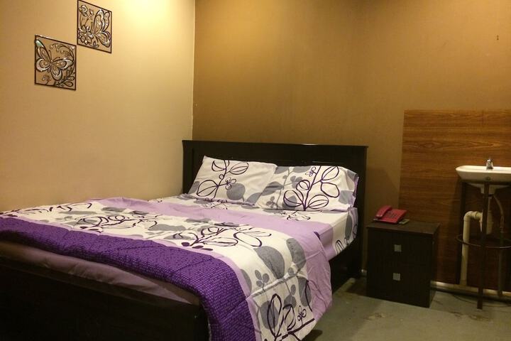 Room 4 of 6