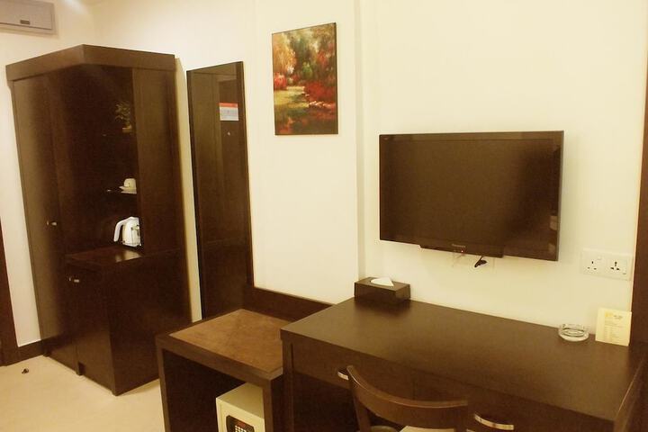 Room 8 of 24