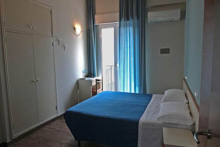 Room 4 of 70