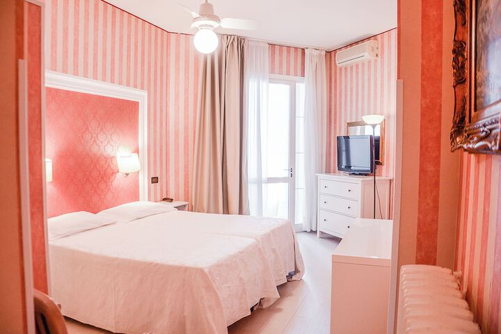 Room 15 of 82
