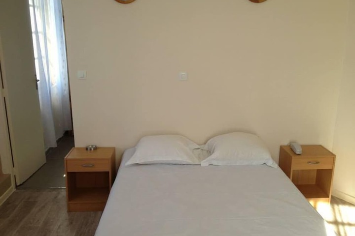Room 8 of 16