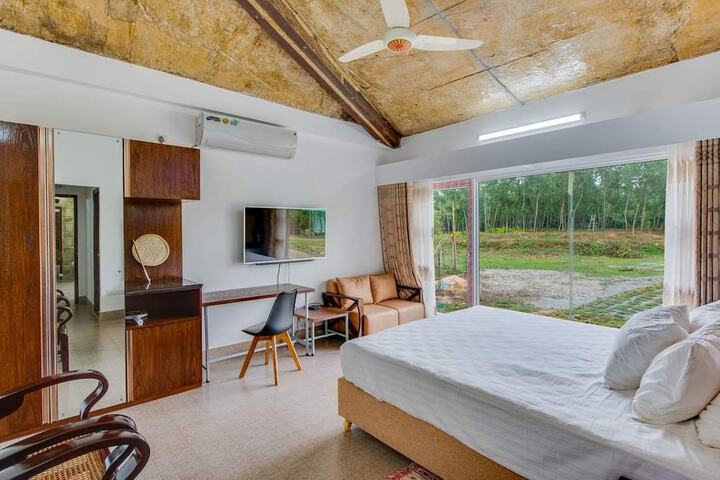Room 5 of 13