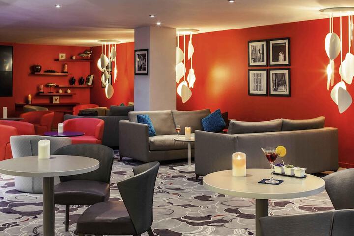 Lounge 136 of 209
