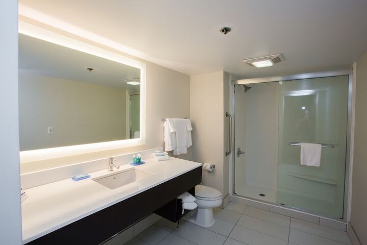 Suite 2 Queen Beds (13 of 17)