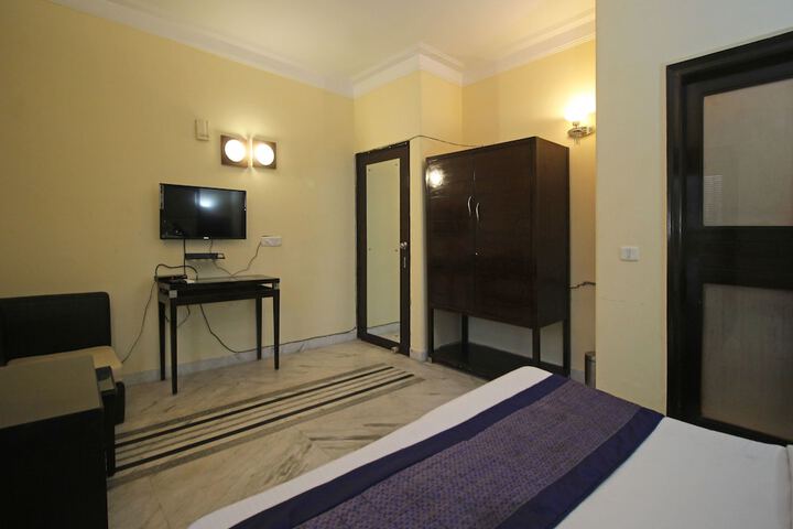 Room 15 of 19